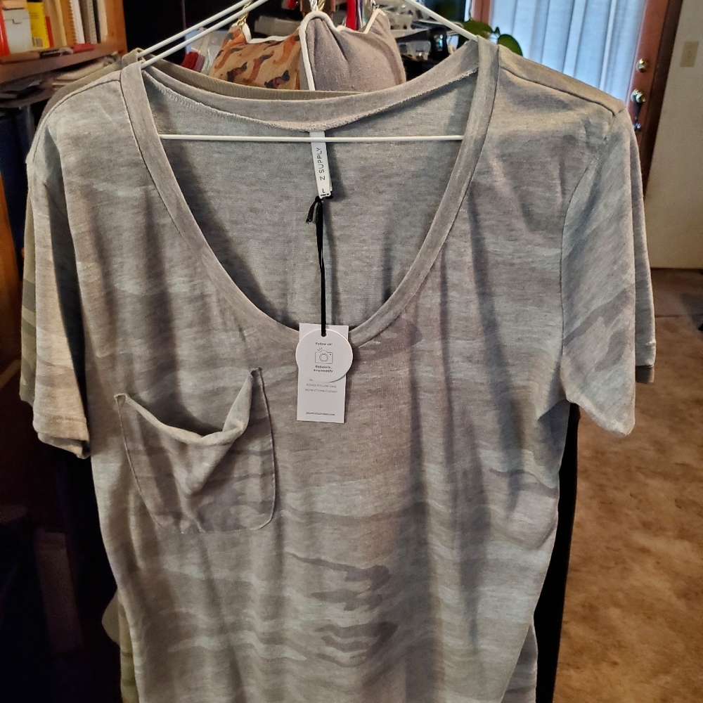 Z Supply Gray Camo Pocket T size L NWT
